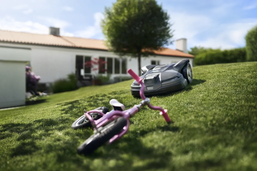 Top 5 Robot Lawn Mowers for Effortless Lawn Care in&nbsp;2025